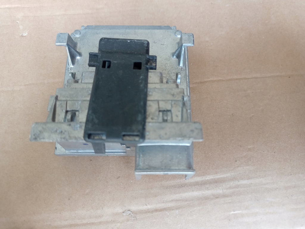 фото №1, Renault captur ii kamrera скло асистент перемикання поперечина 284629765r