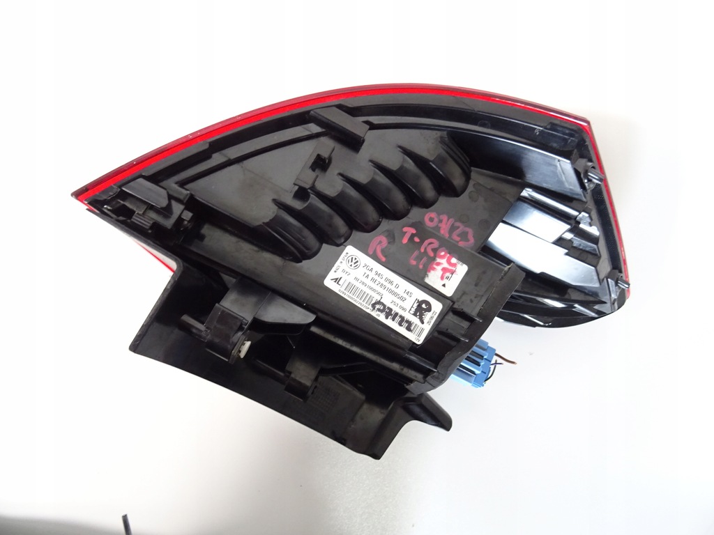 фото №11, Vw t-roc lift лампа правая задняя задняя 2ga945096d