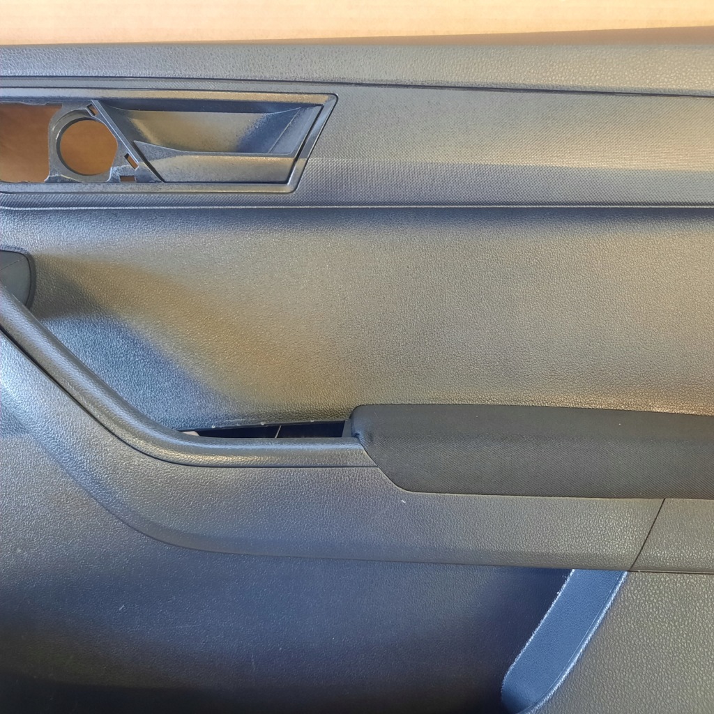 Skoda fabia 3 hb обшивка дверь правый перед 6v1867014j Недорого