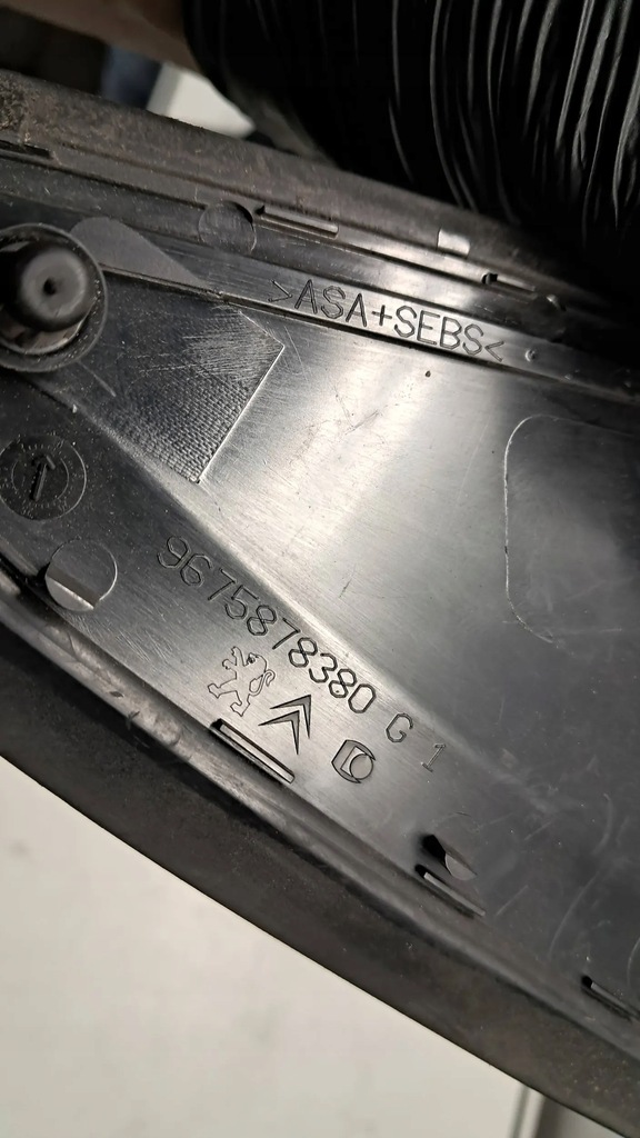 фото №6, Peugeot 208 заглушка молдинг трикутник крила хром