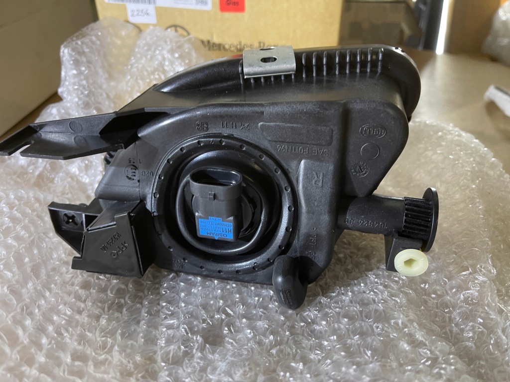 Протитуманна фара mercedes w211 s211 a2118201256 оригінал Недорого