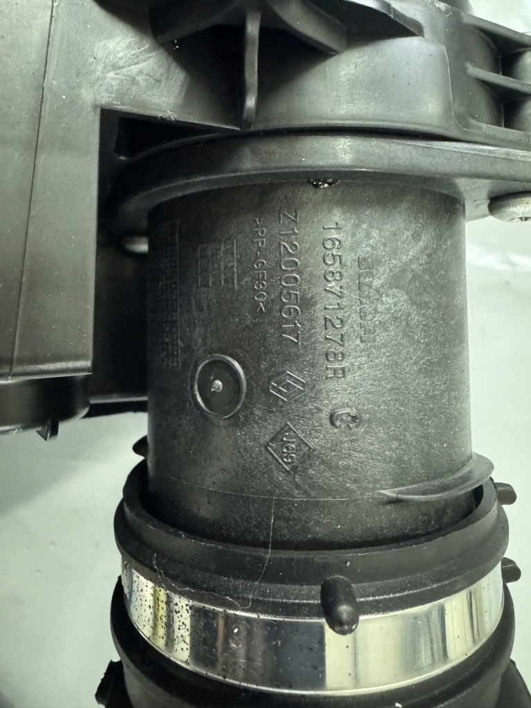 Корпус фільтра повітря витратомір 165009775r 165871278r renault dacia в Україні