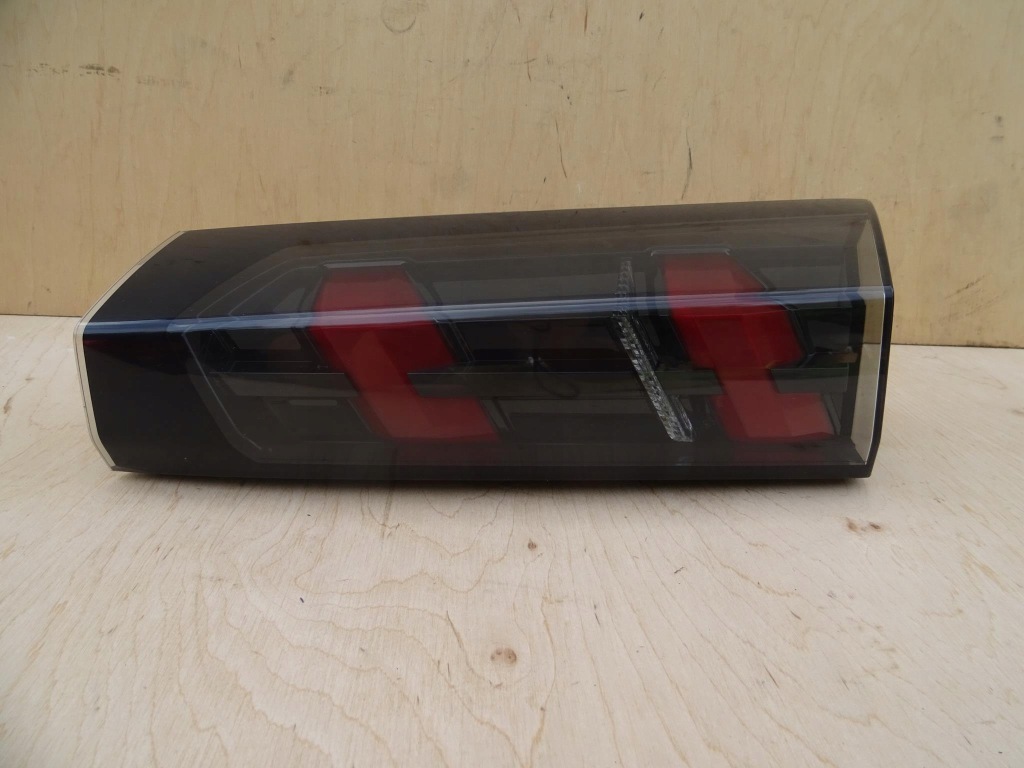 фото №1, Peugeot 2008 ii лампа w кришка права europa