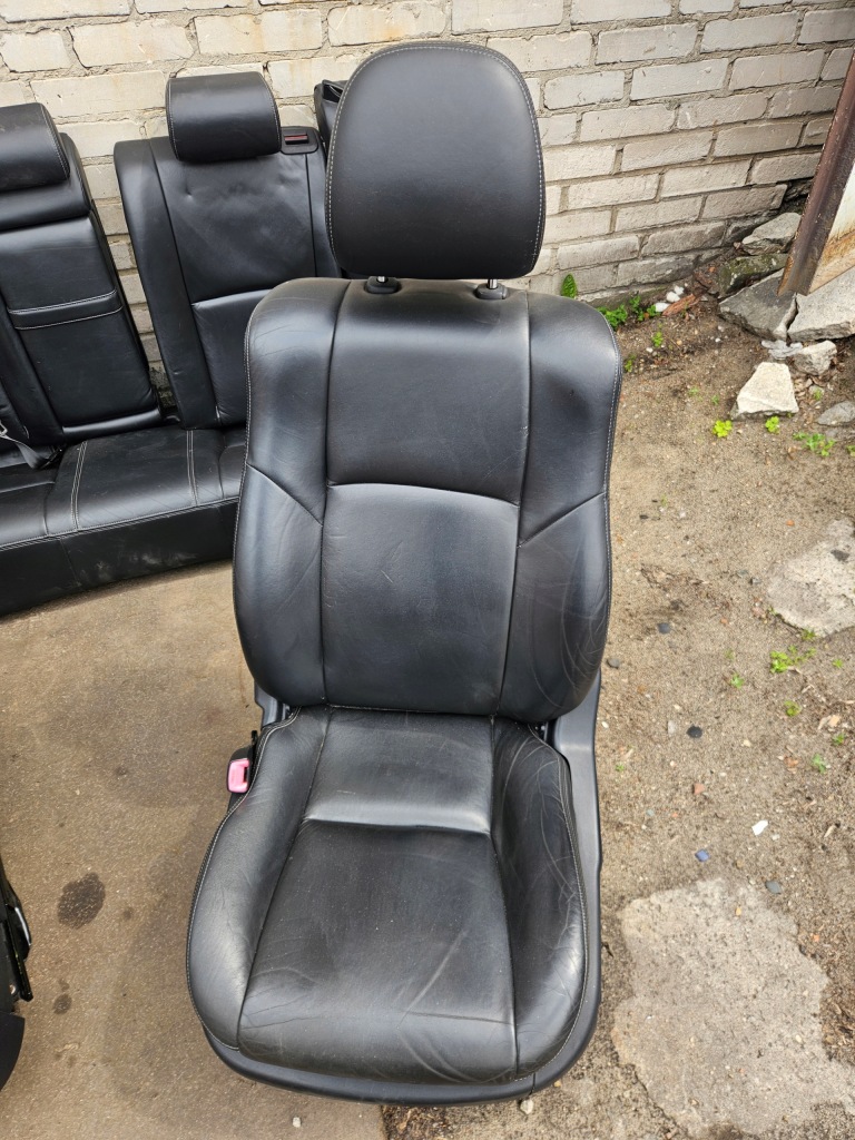 Toyota avensis t27 09-14 комплект сидений кожаных чёрные обшивки в Украине