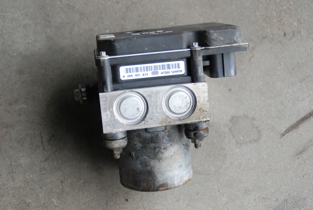 Peugeot 3008 насос abs 0265230881 0265951433 в Україні