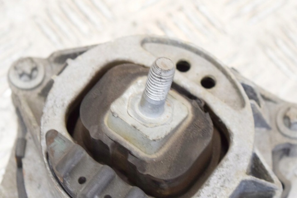 фото №5, Bmw 4 coupe f32 420i правая сторона кронштейн двигателя 6859414 2.0 бензин 120