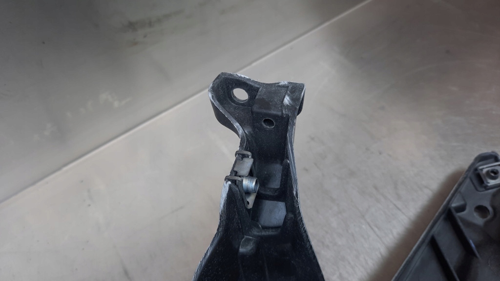 фото №9, Напрямна бампера перед правий 31468232 volvo v60 ii s60 iii 19-