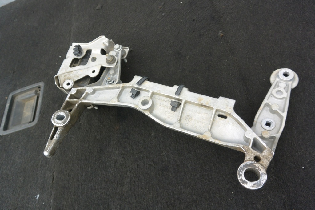 Распределитель кронштейн компрессор подвеска audi q7 4l в Украине