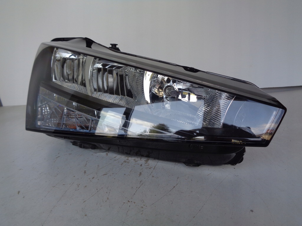 фото №1, Лампа правая фара skoda scala 657 18- led