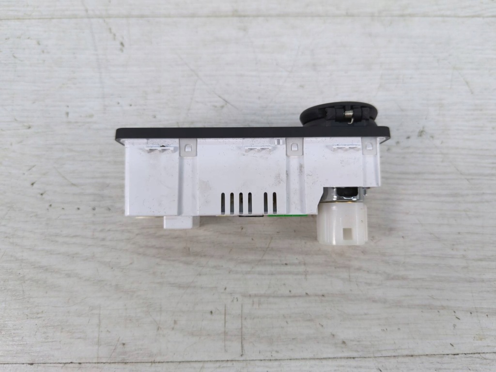 Роз'єм прикурювача jaguar f-pace fk72-19c166-bd в Україні