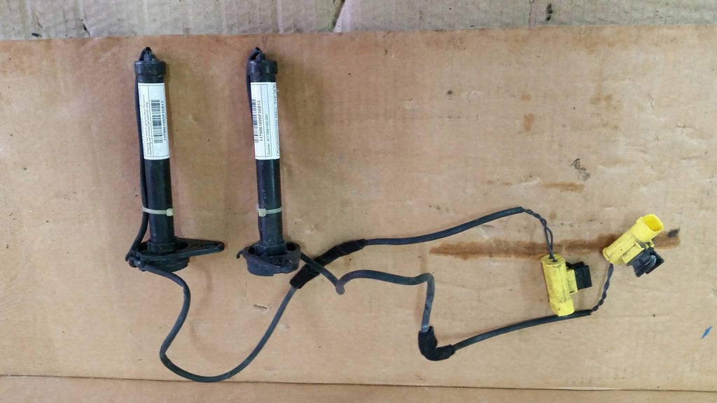 фото №1, Mercedes w176 w246 патрон капот левый lub правый оригинал