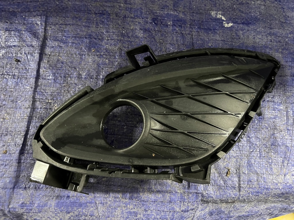 фото №1, Mazda 5 v ліва решітка бампера