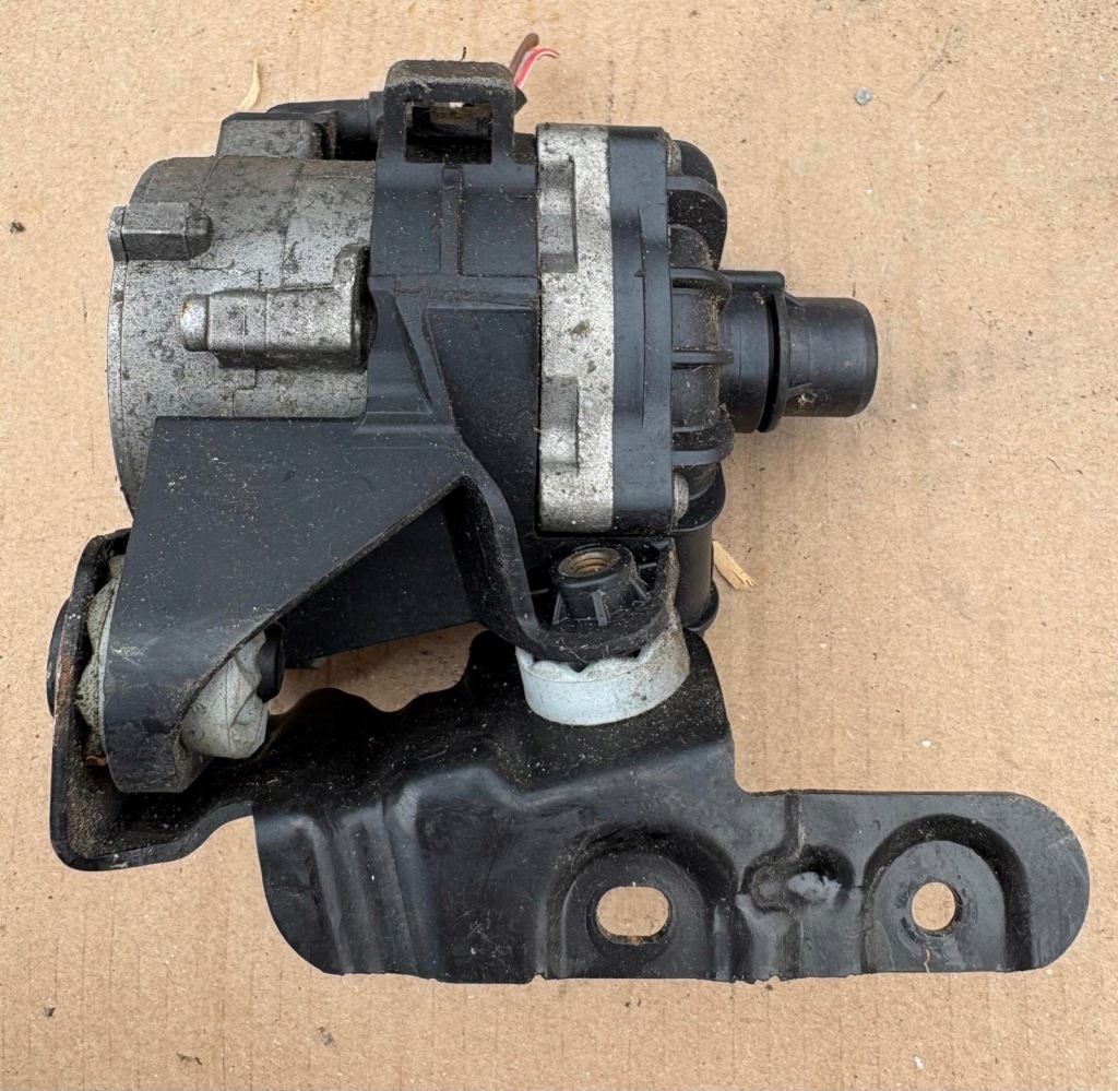 Насос води bmw 17669711 pierburg Оригінал