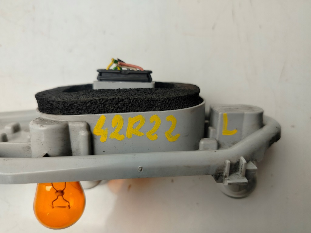 Citroen berlingo peugeot partner 3 08r- вкладыш разъём лампы левый задний с Разборки