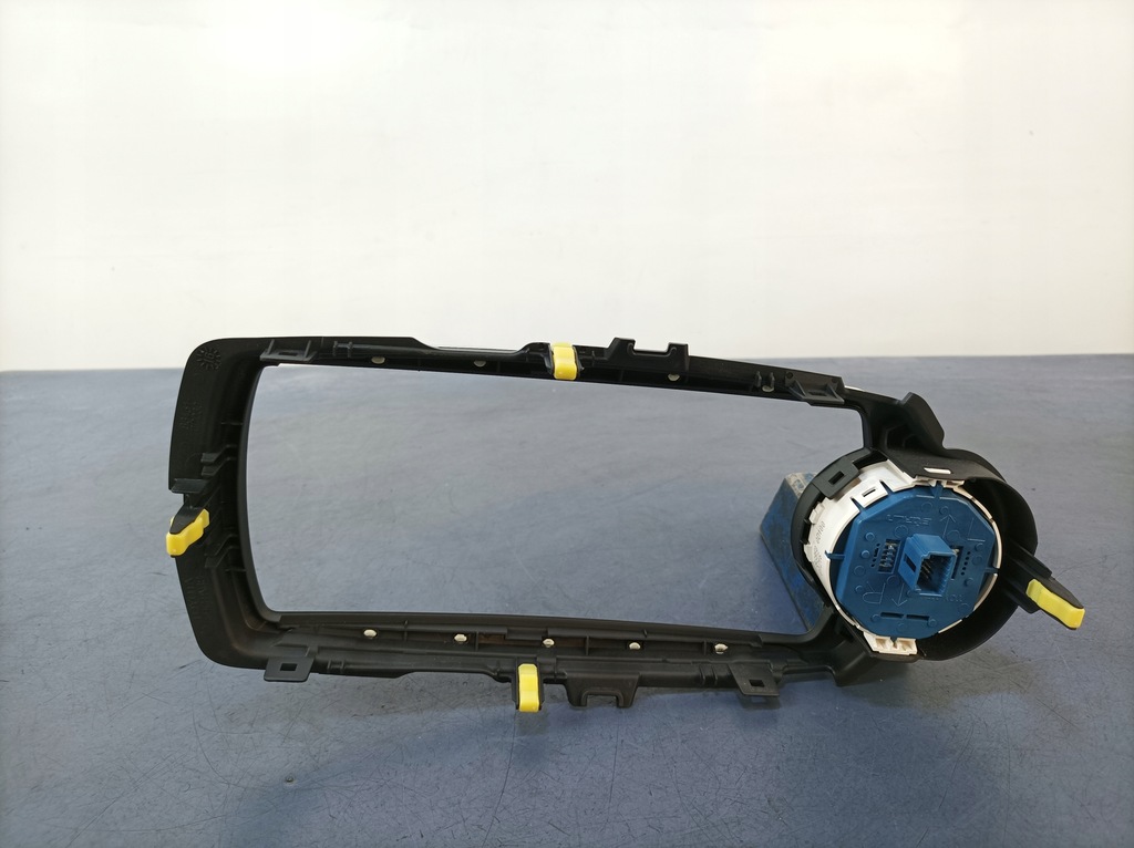 фото №5, Toyota yaris iii lift рамка dekor перемикача