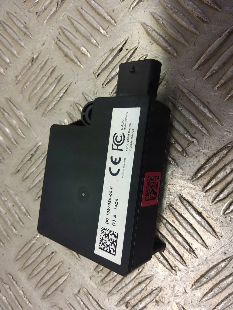 Купить Tesla model 3 2017- радар модуль заднего бампера 1097855-00-e