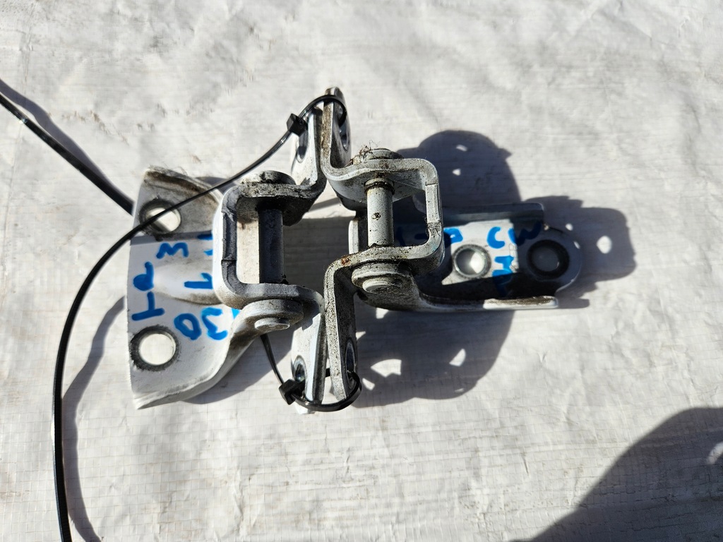 фото №1, Петли дверь правый задняя hyundai i30 i 06-12 7f