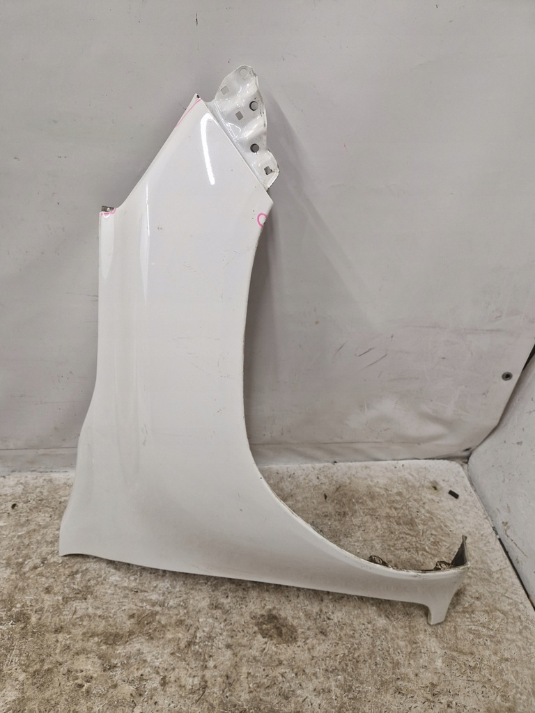 фото №1, Toyota hilux 8 viii крила правий перед передній