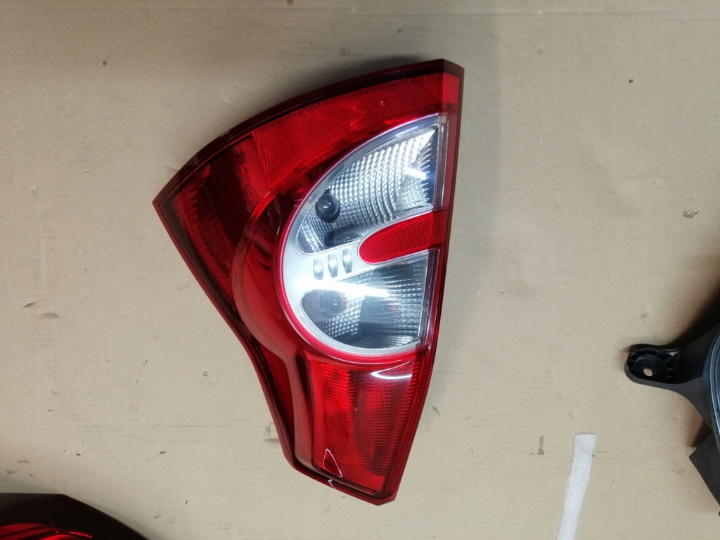 фото №1, Лампа правая задняя задняя dacia sandero i 8200734824