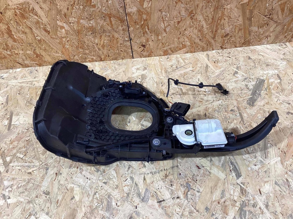 Кришка акумулятор porsche taycan 9j1 9j1821941g Ціна