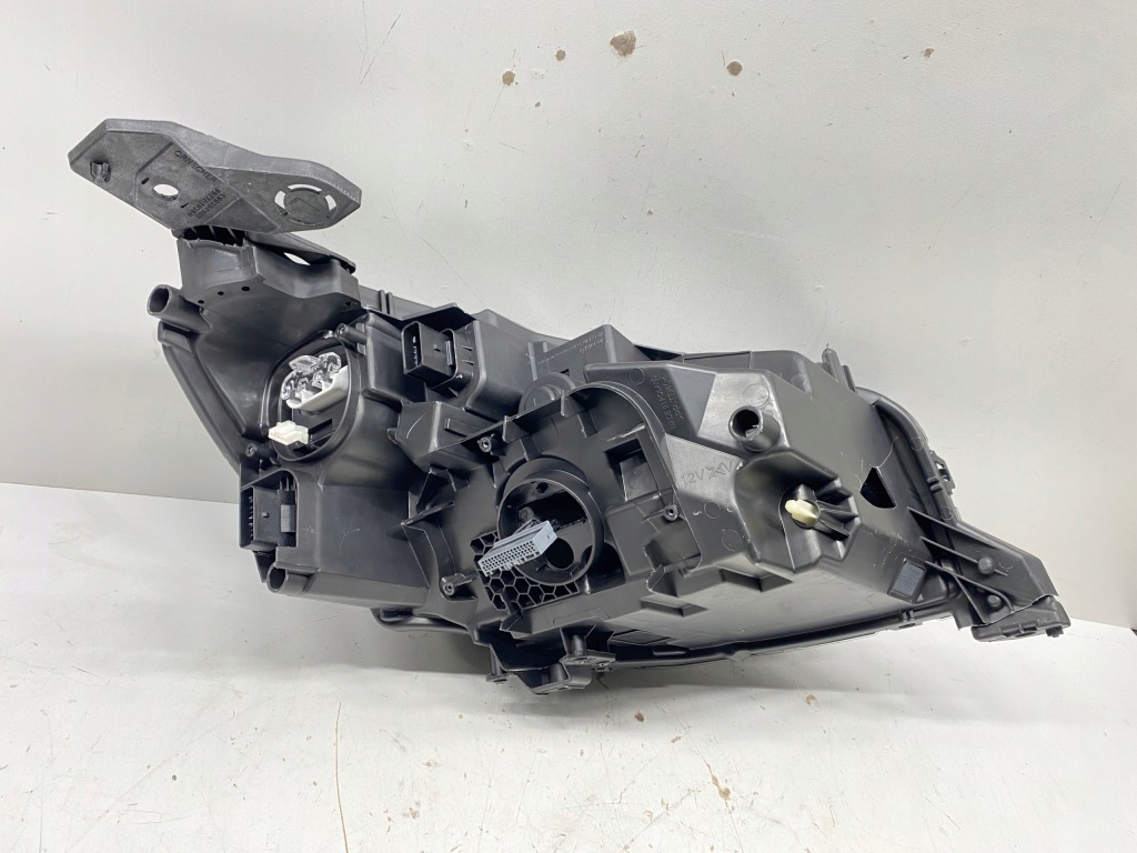 Фара передняя перед левая full led peugeot 208 2 2008 2 2019- в Украине