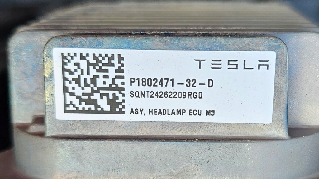 Лампа фара правая перед tesla 3 рестайлинг  highland 1760889-00-f oryg Недорого