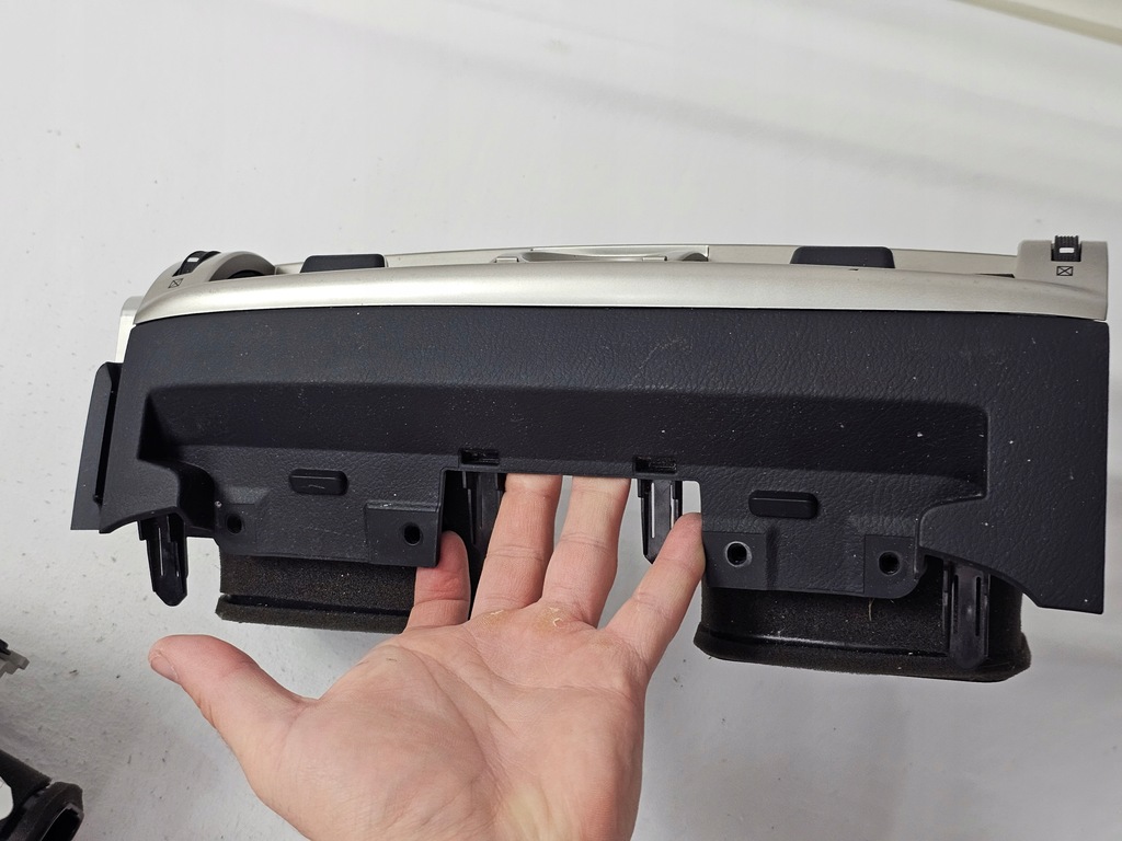 фото №9, Приборная панель dekor часы решётка обдув средняя левая правая lexus is iii 300h