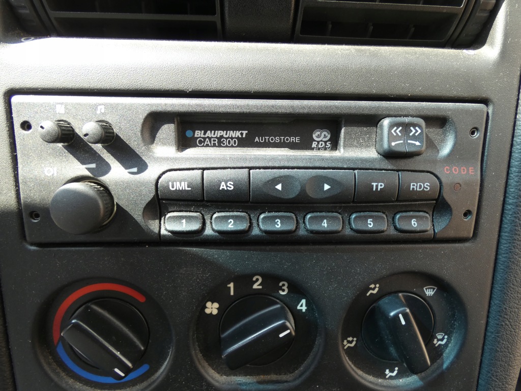 Купити Радіо заводський радіопрогравач blaupunkt car 300