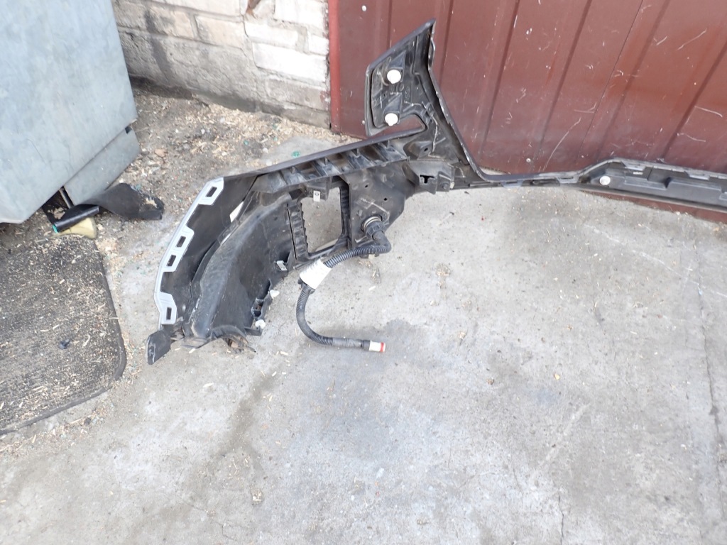 Молдинг бампера під  фарами капот gmc sierra 1500 3.0d at4 2019- Зі Шроту