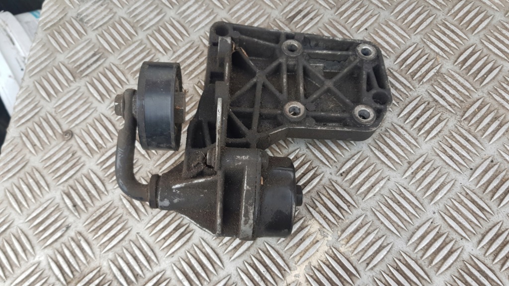 фото №9, Bmw e39 3.0 основание компрессор натяжитель 7786194 525d