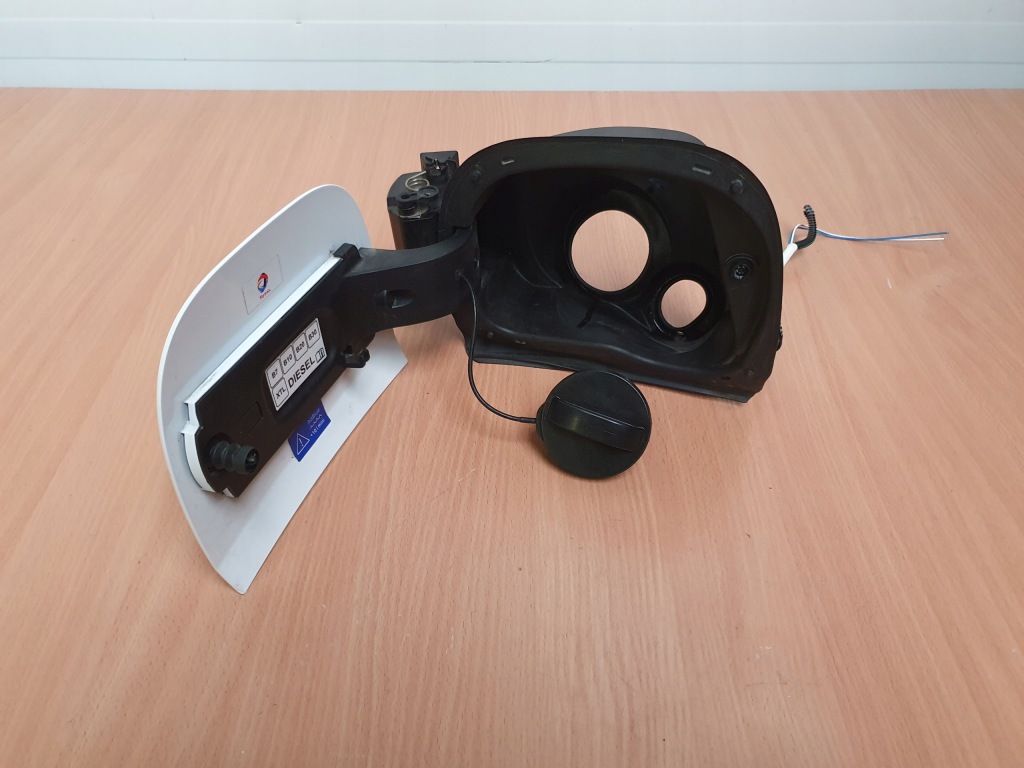 фото №1, Крышка заливной топлива крышка привод citroen c3 aircross 13461780 ewp