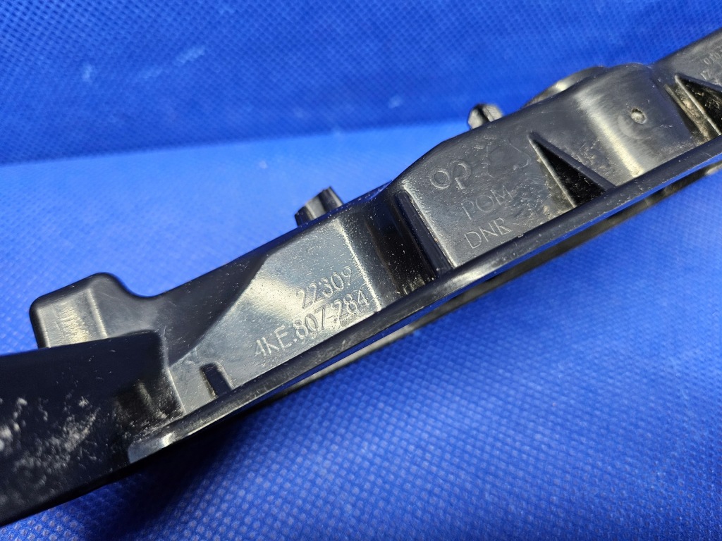 фото №8, Audi e-tron направляющая бампера правый перед передний 4ke807284