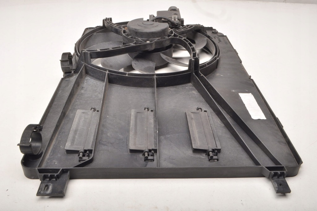 Volvo v40 2 1.6 d2 114km вентилятор радіатора 31319165 940009301 Зі Шроту