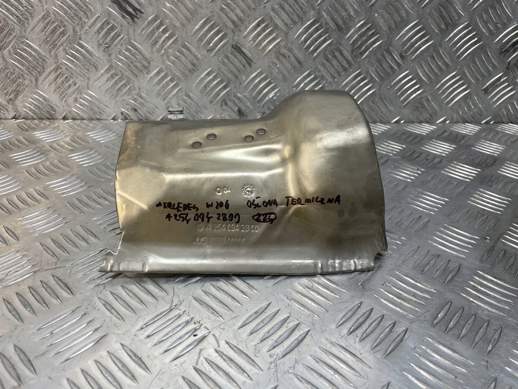 фото №1, Mercedes w206 защита тепловая a2540942800