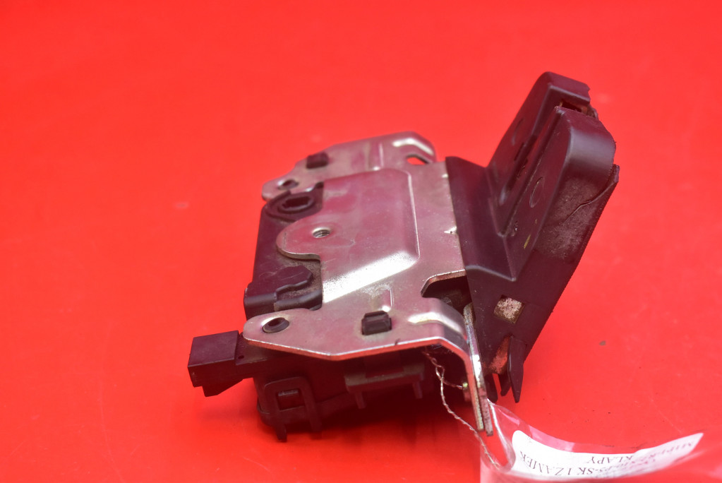 Замок крышки задняя багажника 13117285 opel zafira b 05-10 Недорого