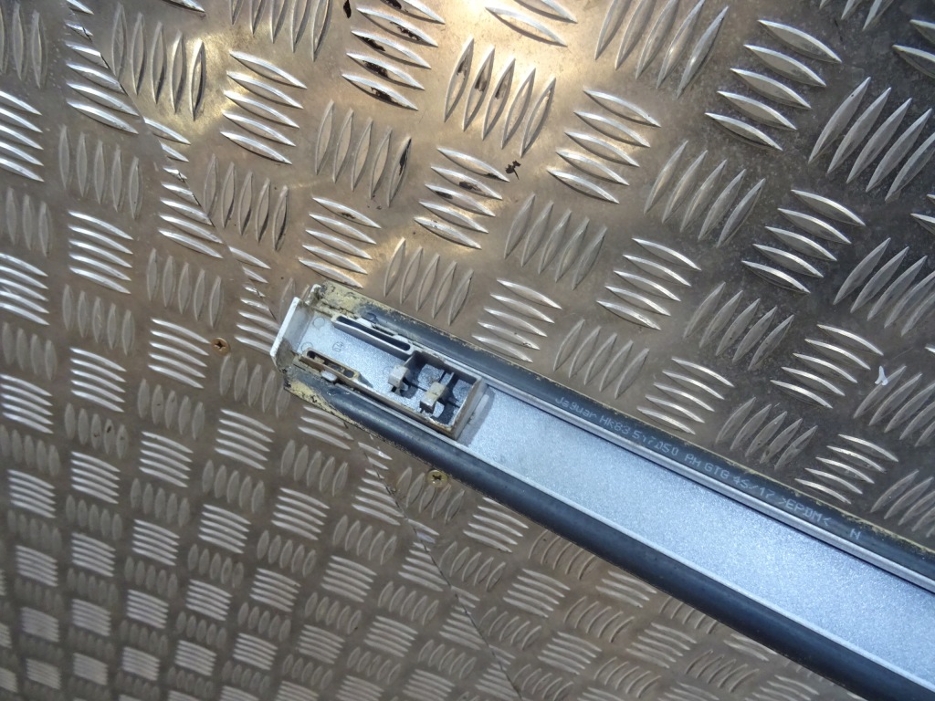 Jaguar f-pace x761 правий молдинг дахова polaris white hk83-517c78-be в Україні