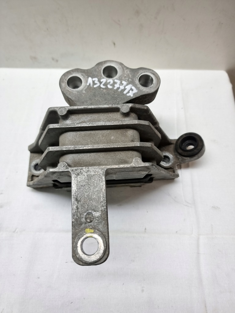 фото №1, Opel insignia a lift подушка кронштейн двигуна