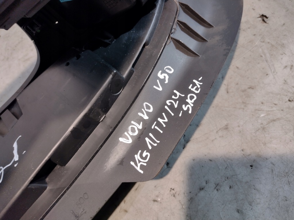 фото №16, Туннель средний подлокотник оригинальный номер 8687408 volvo v50 05r.