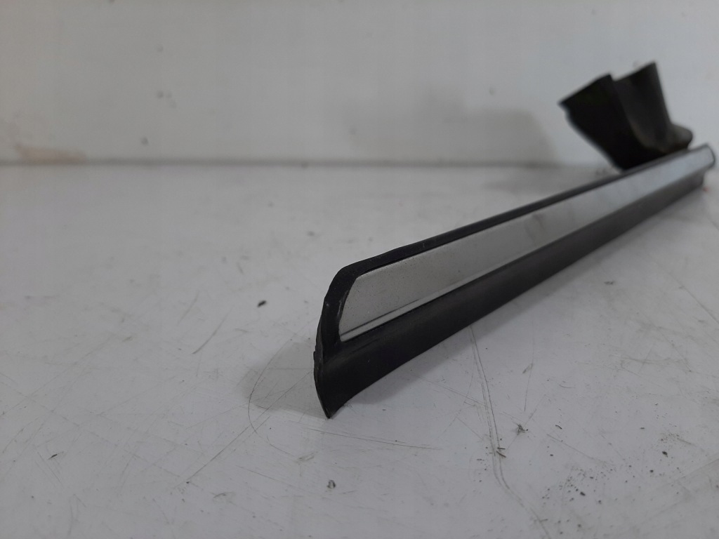 Lancia musa 1.4 16v рестайлінг  09r молдинг хромована правий перед в Україні