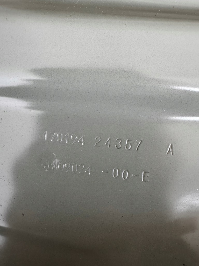 фото №7, Задний правый крыло обшивка задние правое tesla model y