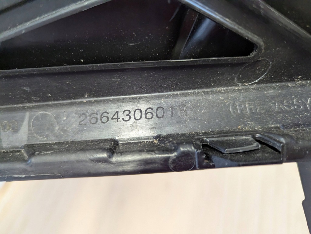 Renault clio v colt 2019-2025 решітка заглушка бампера передня ліва Київ