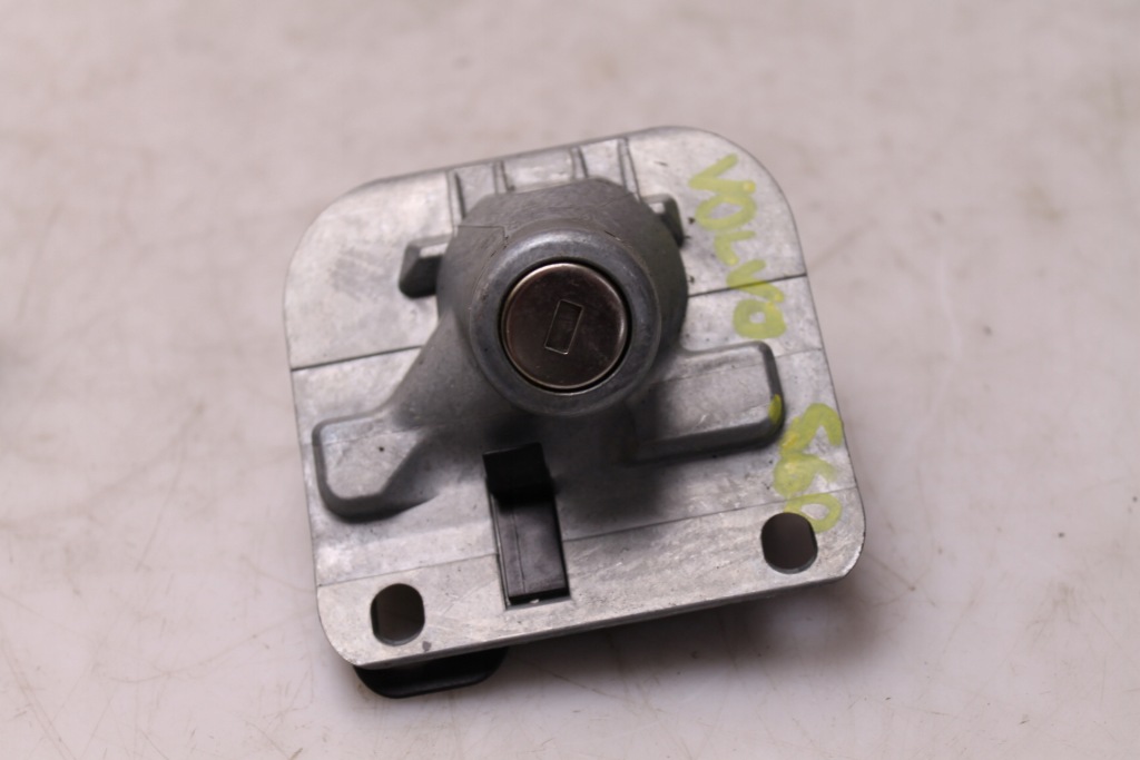 фото №1, Вкладка замок кришки багажника volvo s60 31253043