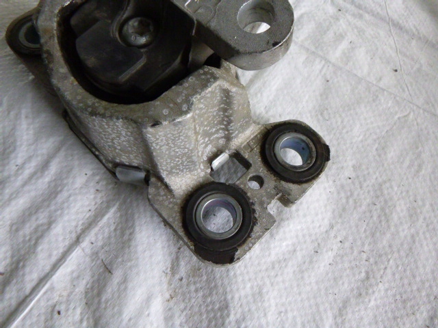 фото №3, Land rover оригинальный номер bj32-7m121-ac подушка мост