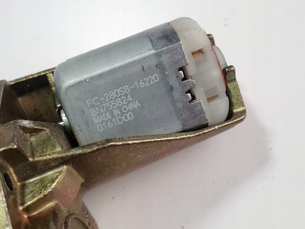 Моторчик складывания зеркало правый volvo xc60 i 08-17r оригинальный номер с Разборки