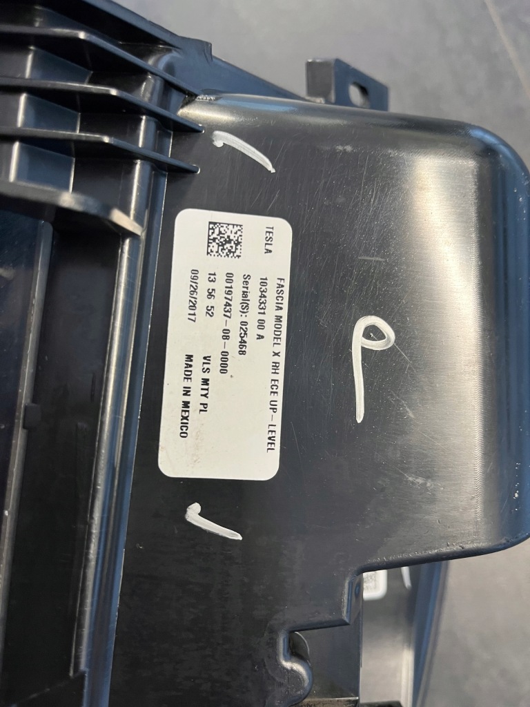 Протитуманна фара правий передній led tesla model x Зі Шроту