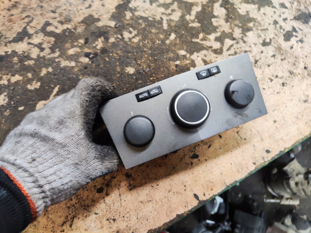 фото №1, Opel astra h панель обдув кондиционера 13122963