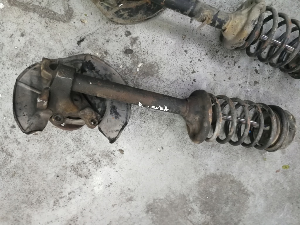 Амортизаторна стійка правий перед bez корозія bmw e30 Ціна