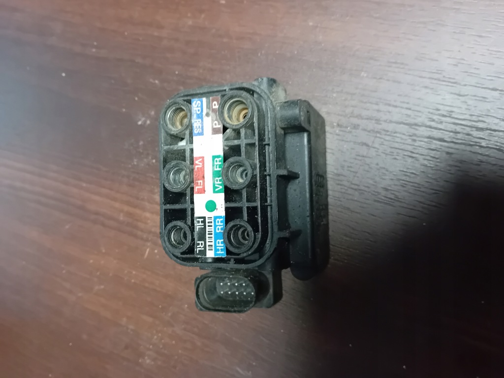 фото №1, Клапан розподільник підвіска audi a8 s8 d4 4h 10- 4h0616013a