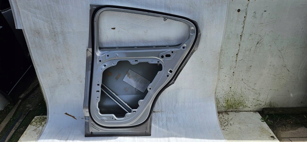 фото №3, Volvo c40 двері праве задня задні