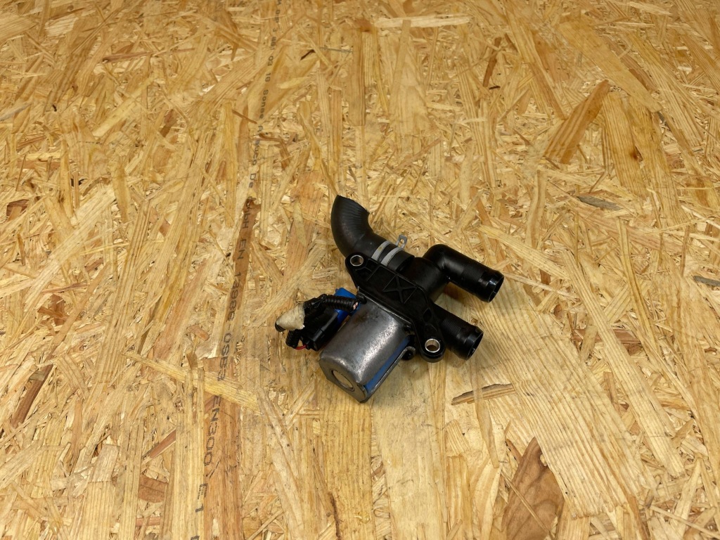 Дополнительная насос воды электроклапан renault megane iv 212301538r 2016- с Разборки